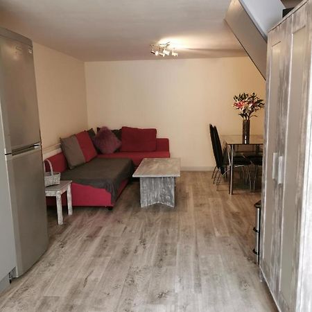 2 Bedroom Garden Flat Edmonton Buitenkant foto