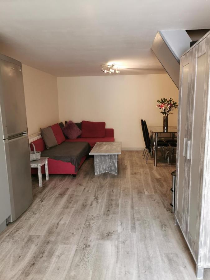 2 Bedroom Garden Flat Edmonton Buitenkant foto
