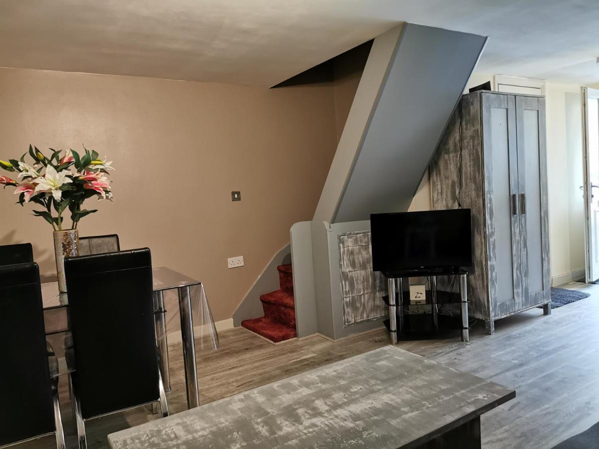 2 Bedroom Garden Flat Edmonton Buitenkant foto