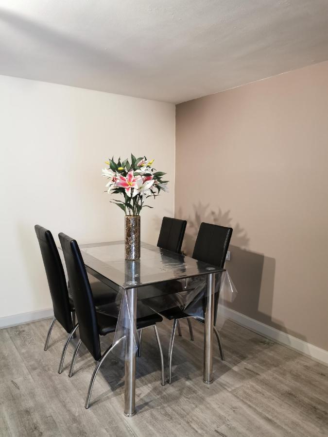 2 Bedroom Garden Flat Edmonton Buitenkant foto