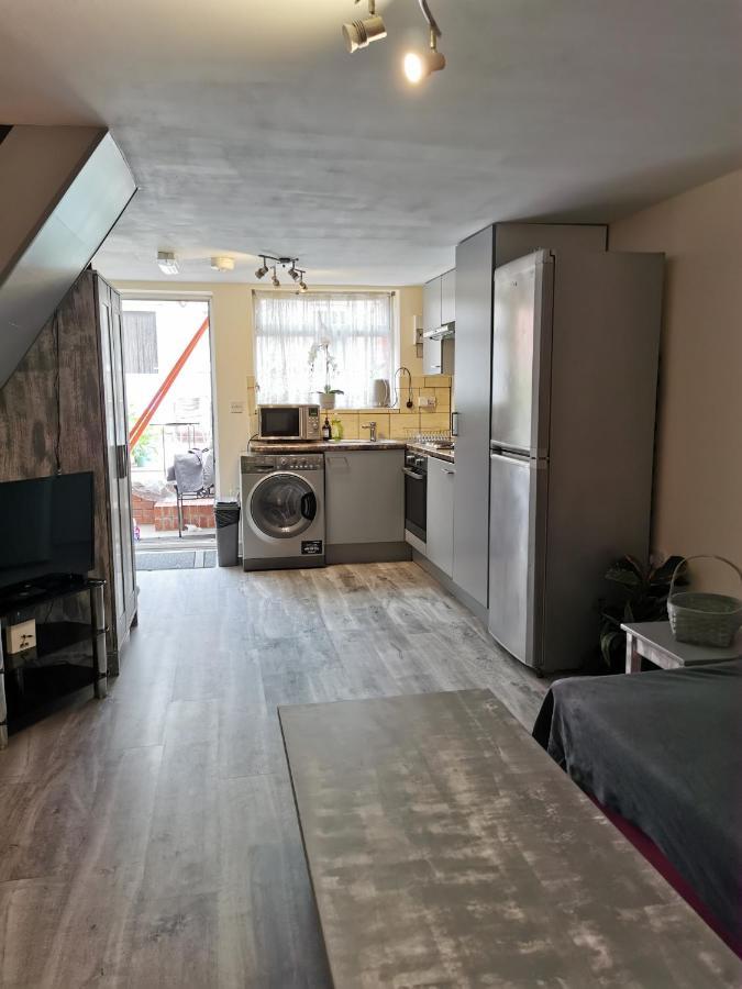 2 Bedroom Garden Flat Edmonton Buitenkant foto