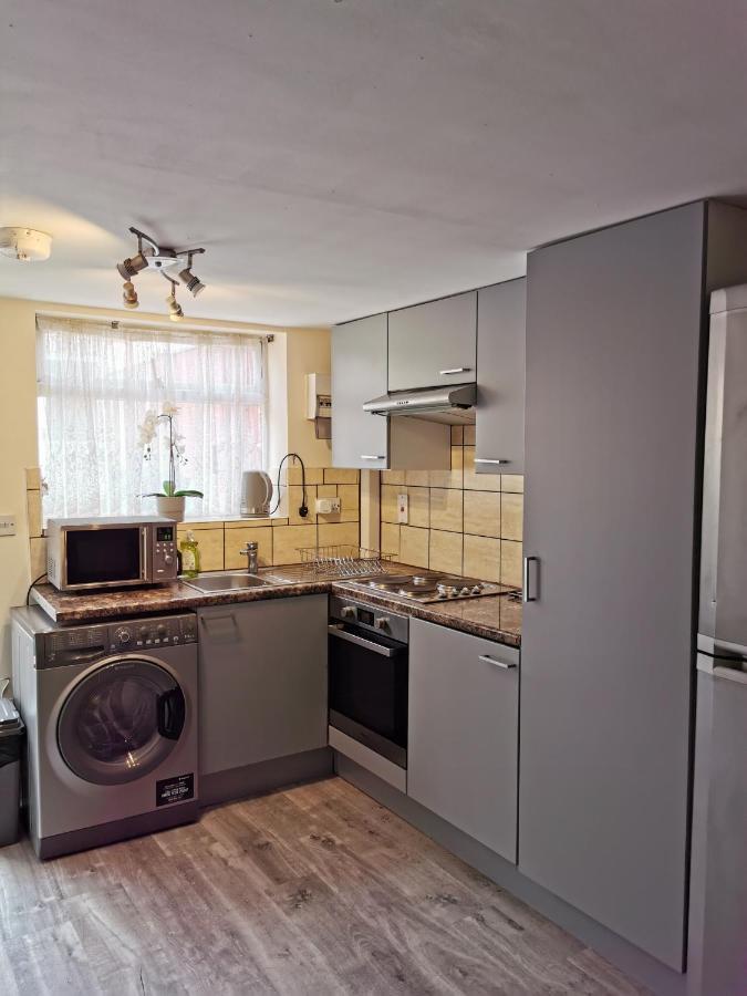 2 Bedroom Garden Flat Edmonton Buitenkant foto
