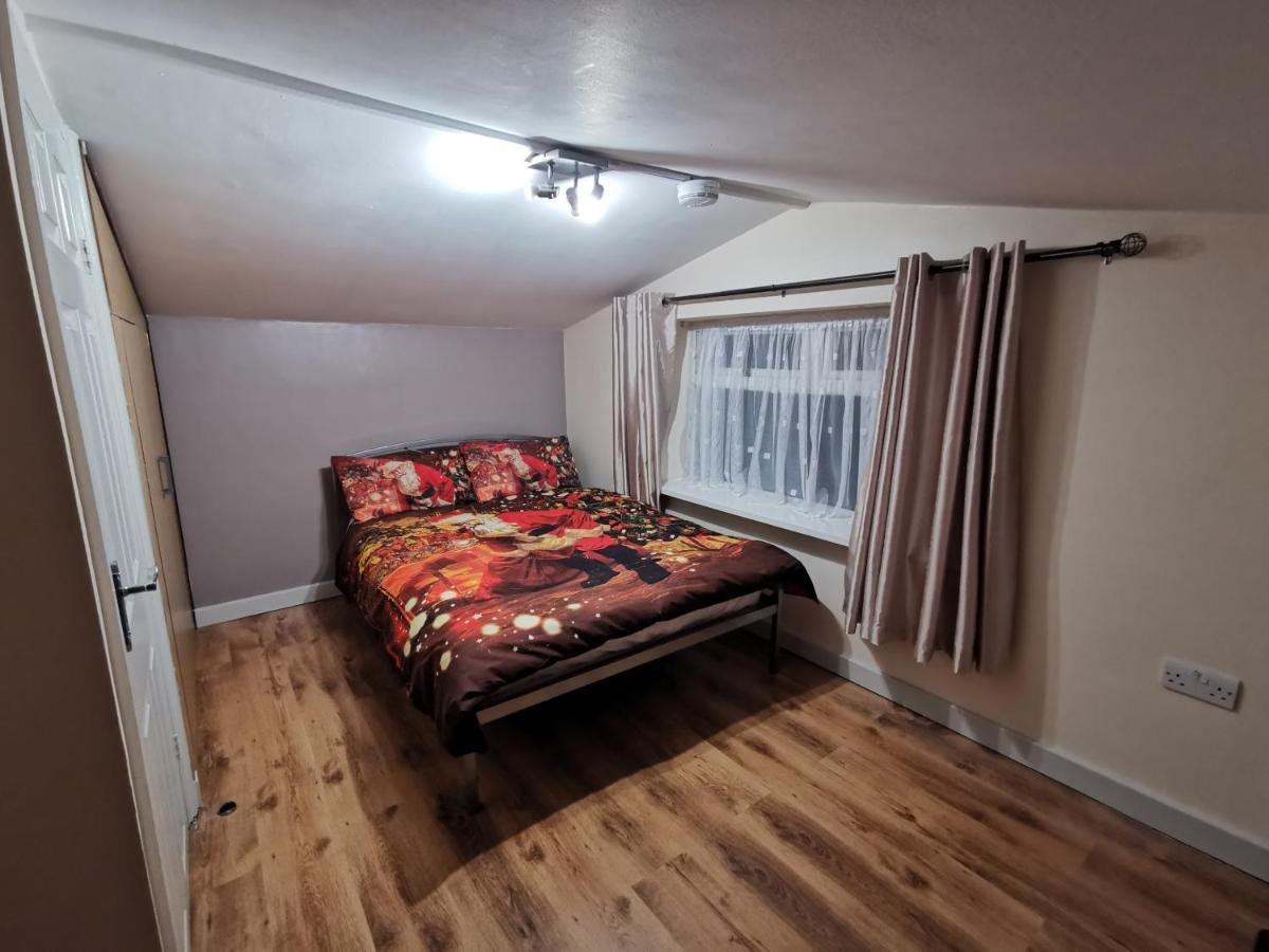 2 Bedroom Garden Flat Edmonton Buitenkant foto