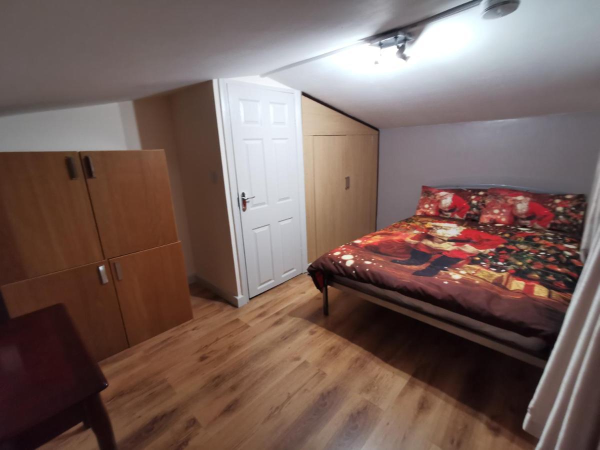 2 Bedroom Garden Flat Edmonton Buitenkant foto
