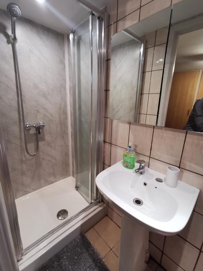 2 Bedroom Garden Flat Edmonton Buitenkant foto