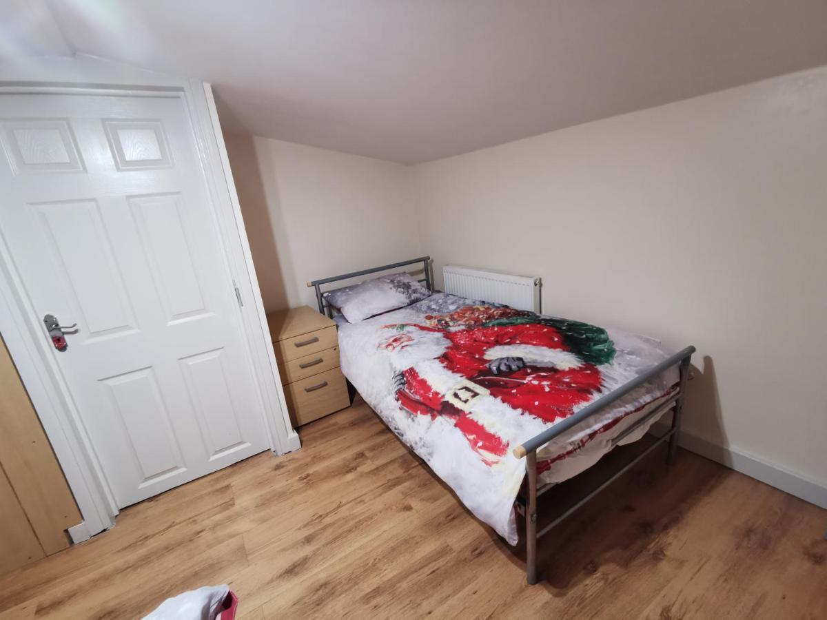 2 Bedroom Garden Flat Edmonton Buitenkant foto
