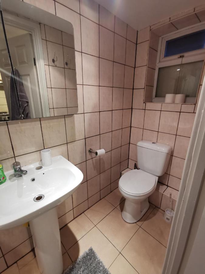 2 Bedroom Garden Flat Edmonton Buitenkant foto