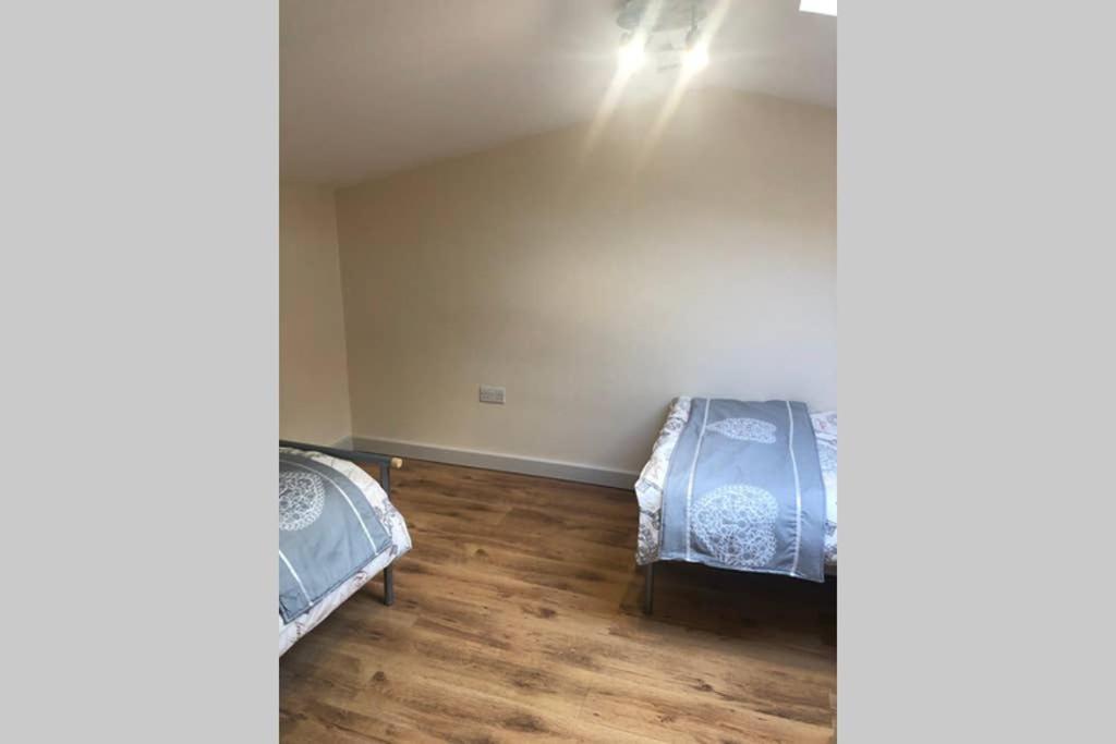 2 Bedroom Garden Flat Edmonton Buitenkant foto